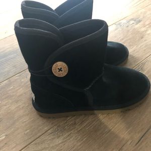 Girls size 1 black Uggs